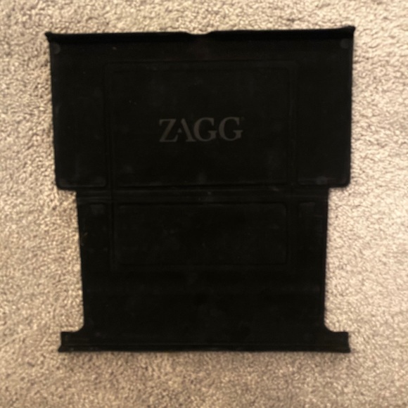 ZAGG Wireless keyboard and Protective Case - Picture 3 of 10